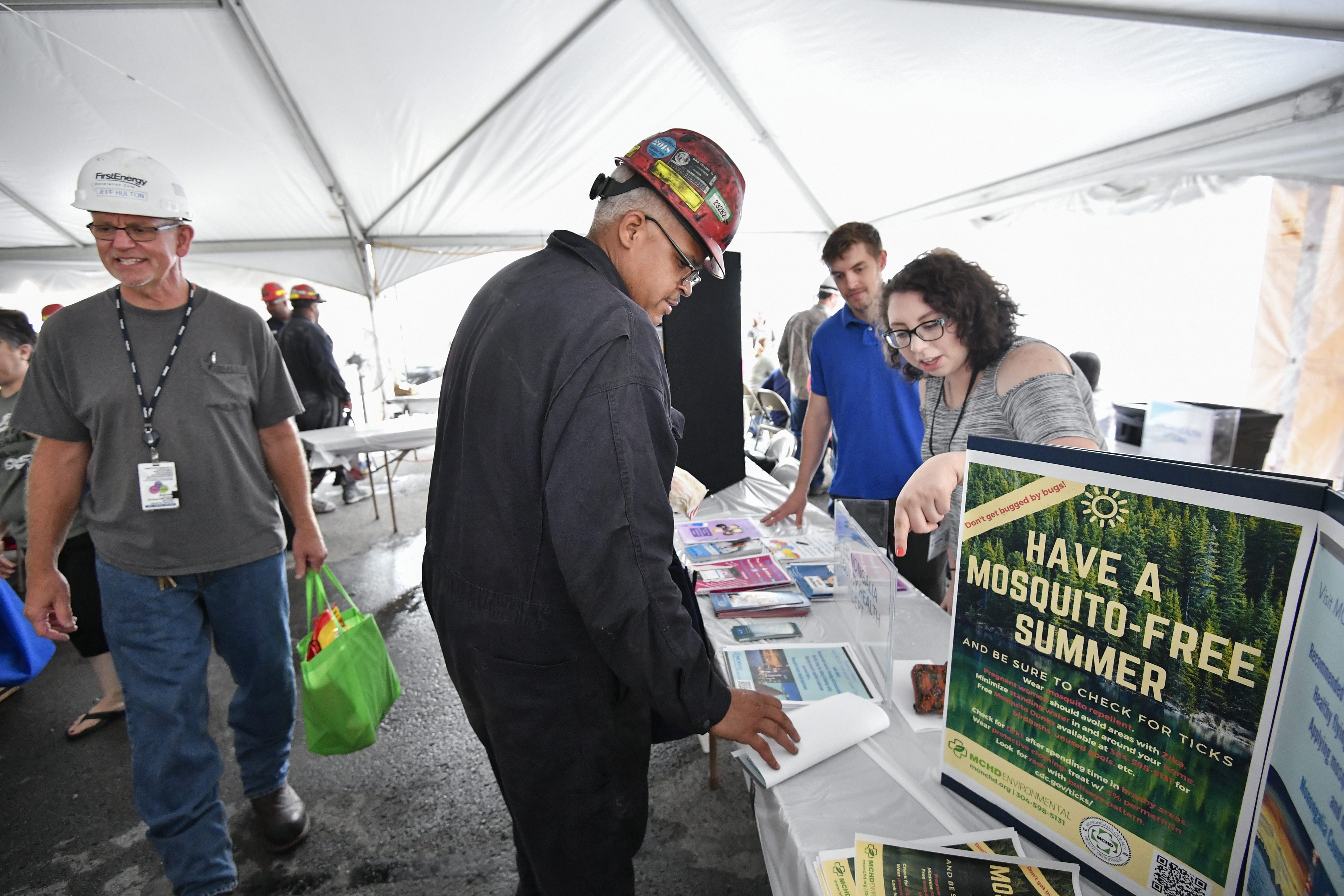 Students talk to the public during field experience 